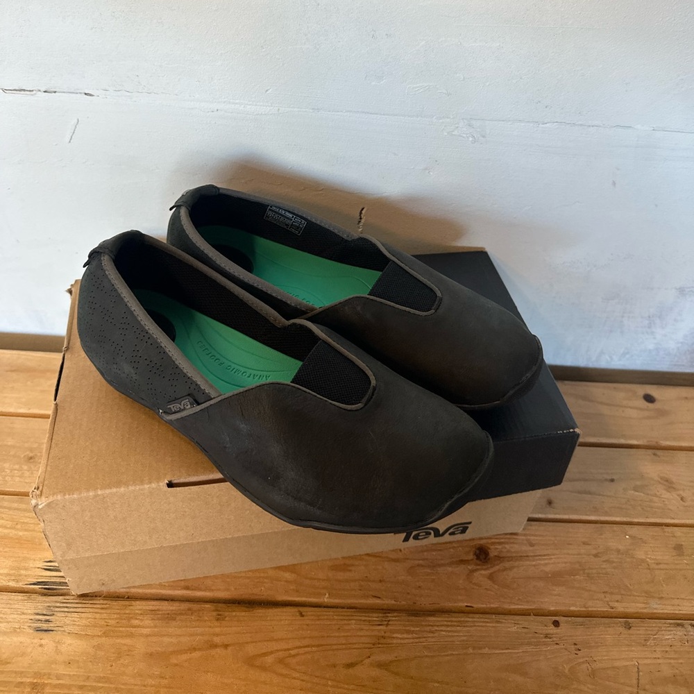 Teva Niyama Black leather Size 7.5US